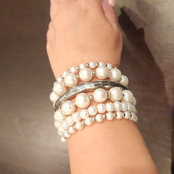 6 Tier, Faux Pearl Cuff Braclet - Picture 3 of 11